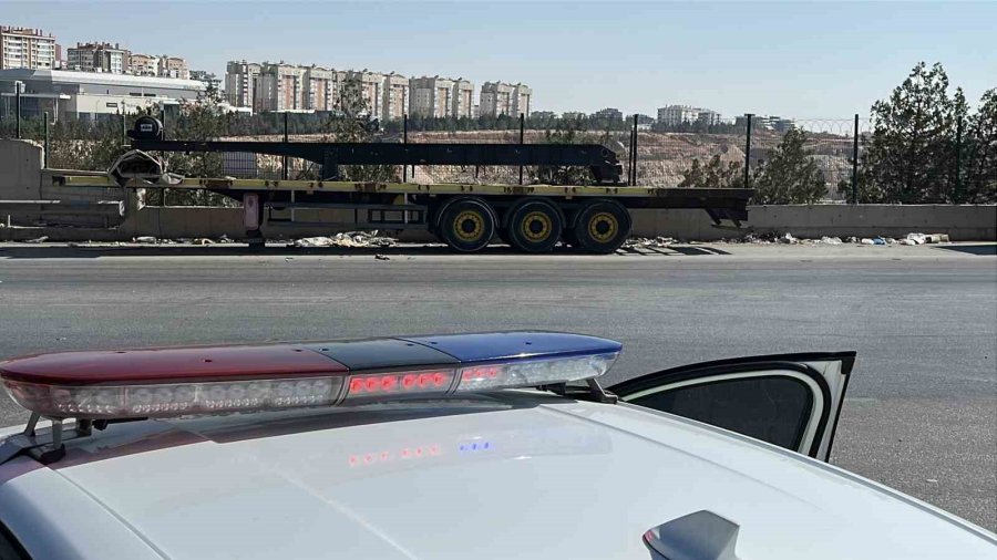 Motosiklet İle Ticari Araç Çarpıştı: 1 Yaralı