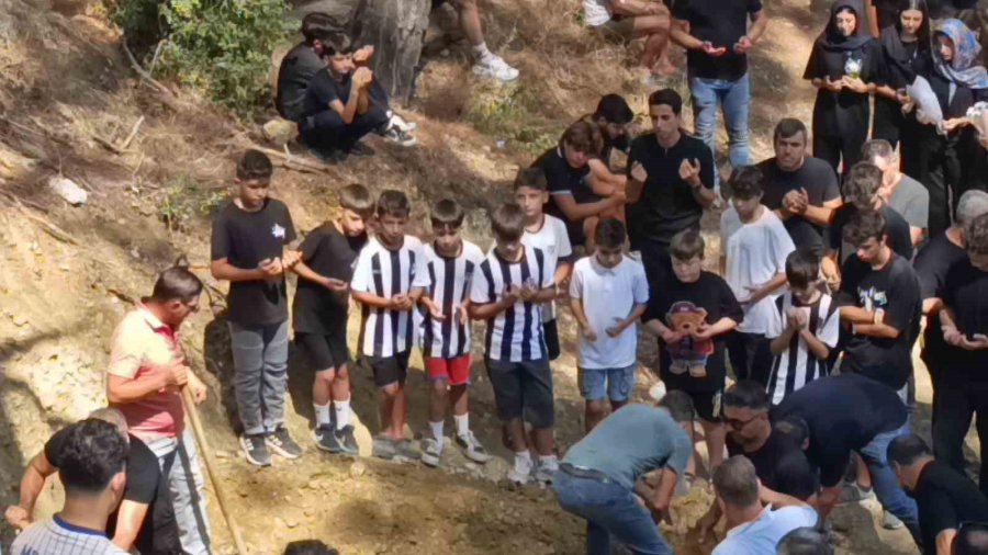 Çatıya Hortum Bağlayıp 3. Kattaki Evin Balkonuna İnmek İsterken Düşüp Ölen Antrenör Son Yolculuğuna Uğurlandı