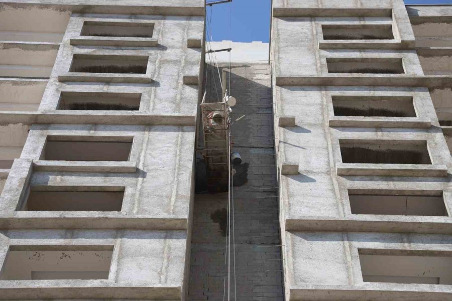 13. Katta İskelede Mahsur Kalan İşçileri İtfaiye Kurtardı