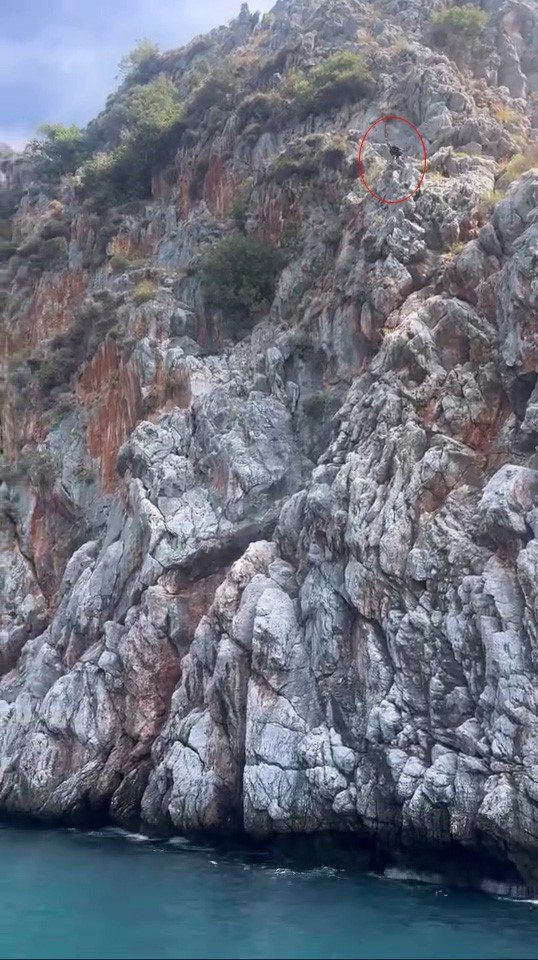 Alanya’da Denize Ölümüne Atlayış