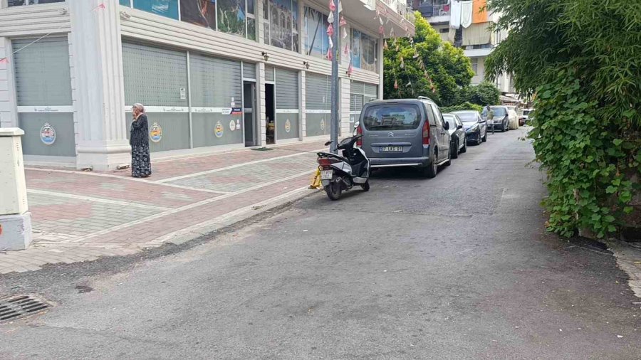 Manavgat’ta Hafif Ticari Araca Çarpan Patenli Çocuk Yaralandı