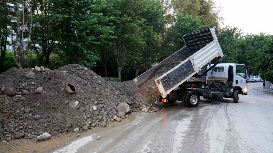 Alanya Belediyesi’nden Dere Temizleme Çalışması