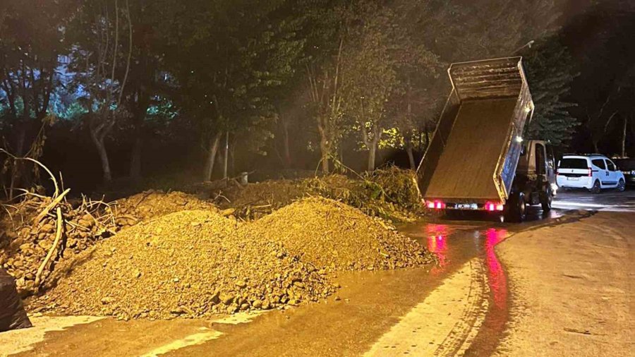 Alanya Belediyesi’nden Dere Temizleme Çalışması