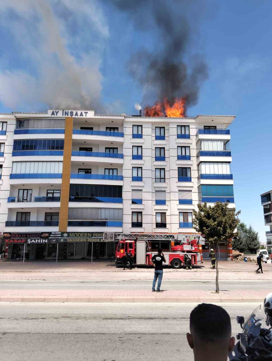 Konya’da 5 Katlı Apartmanda Yangın Paniği