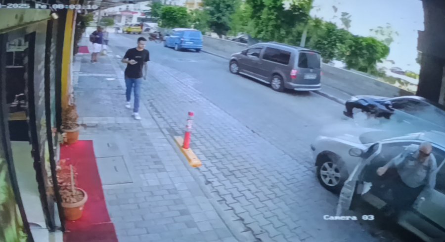 Antalya’da Seyir Halindeki Otomobilin Yandı