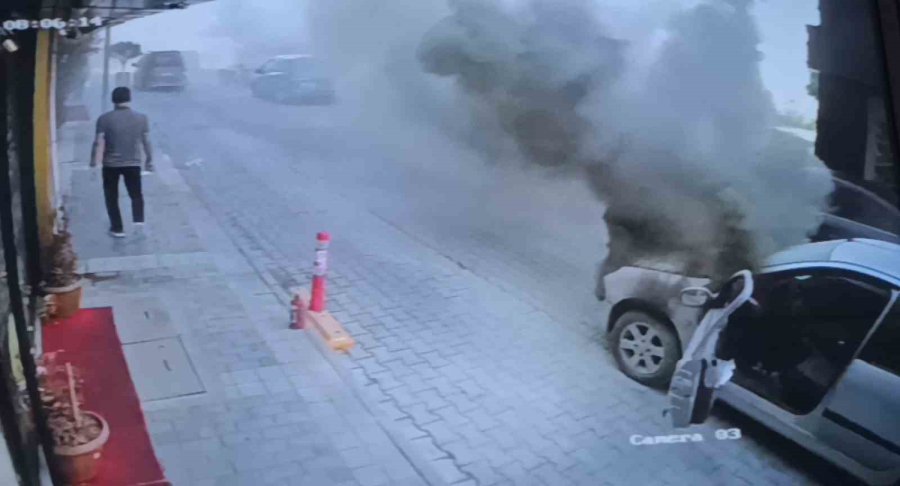 Antalya’da Seyir Halindeki Otomobilin Yandı