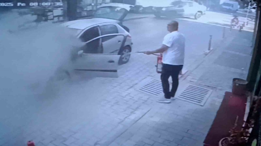 Antalya’da Seyir Halindeki Otomobilin Yandı