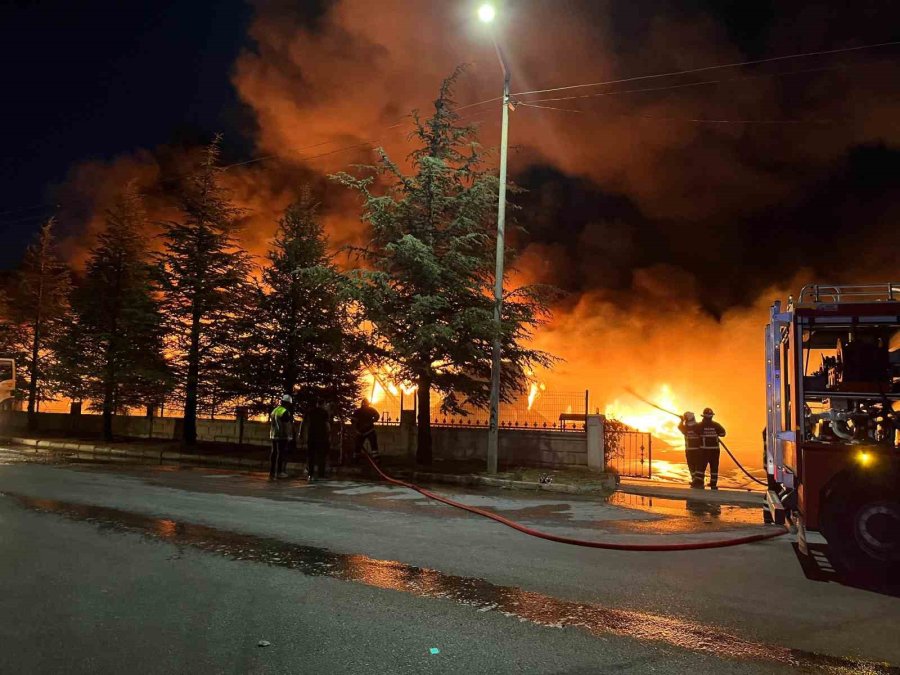 Niğde’de Fabrika Yangını