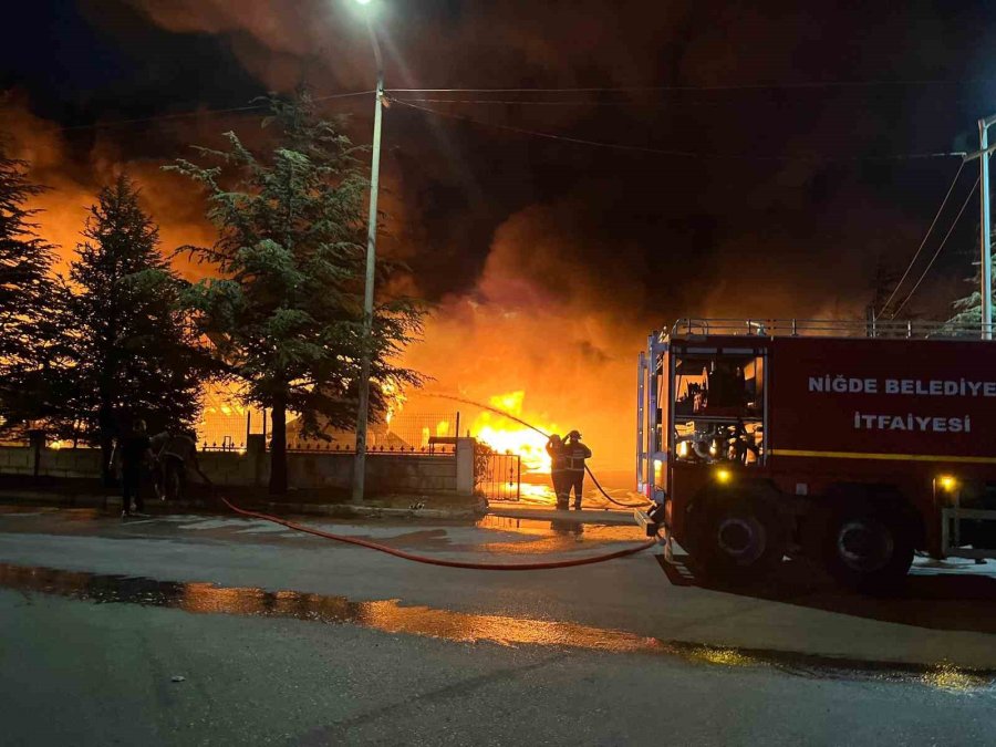 Niğde’de Fabrika Yangını
