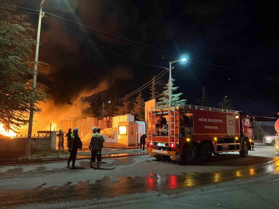 Niğde’de Fabrika Yangını