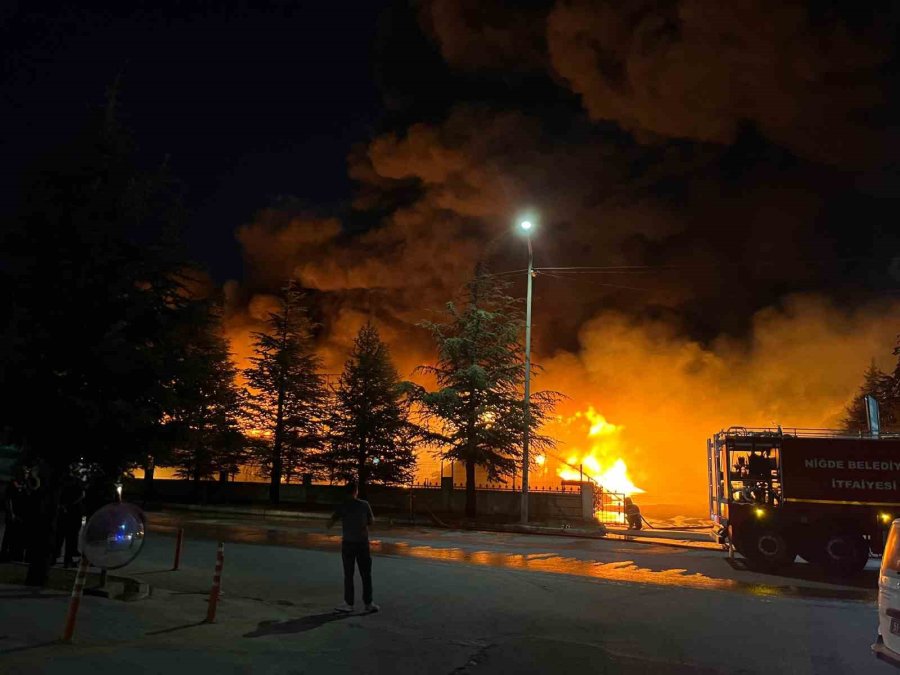 Niğde’de Fabrika Yangını