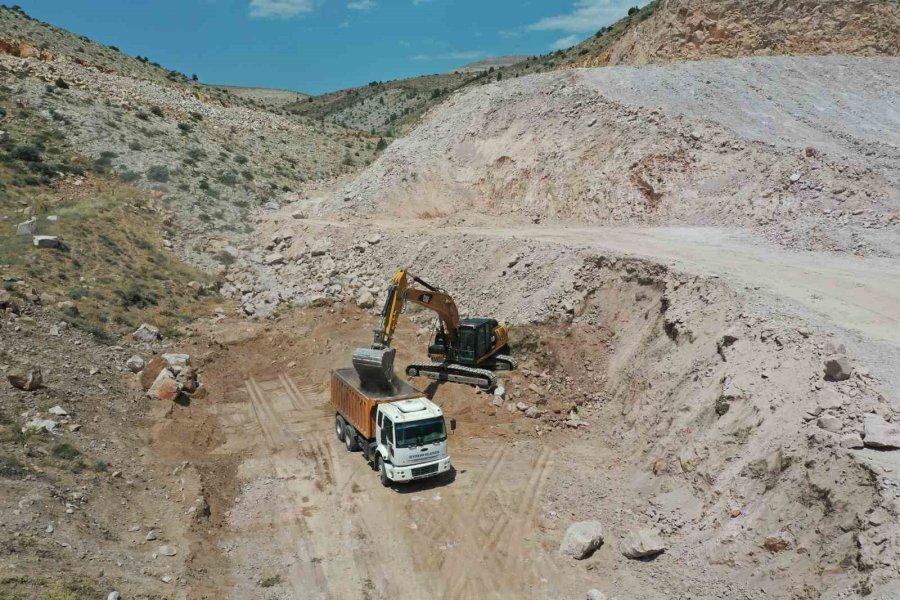 Niğde’nin Halaç Göleti’nde Çalışmalar Devam Ediyor
