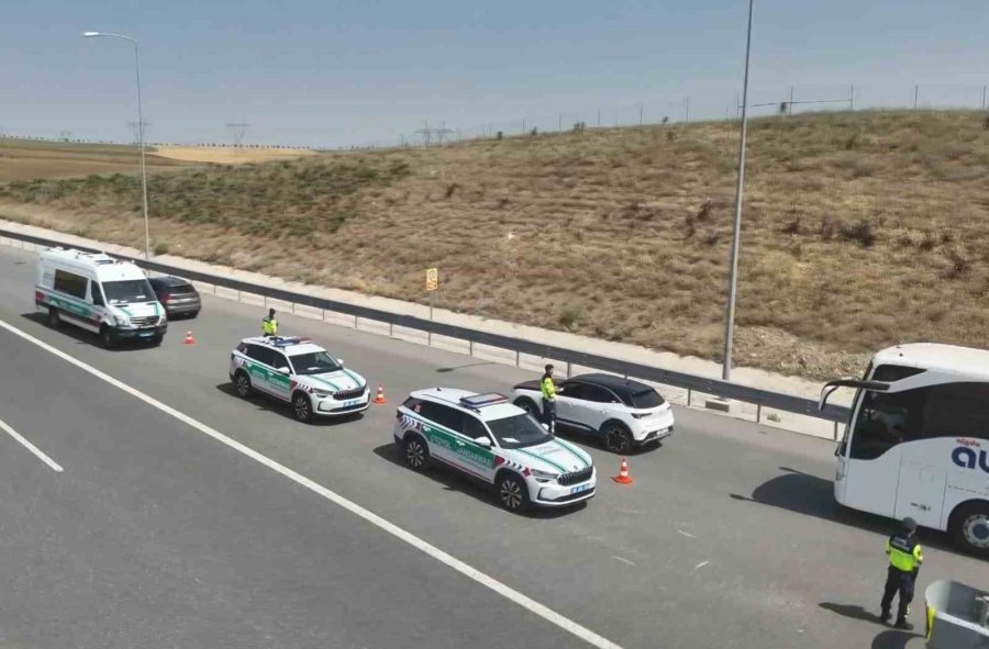 Aksaray Trafik Jandarması Otoyolda Denetimde