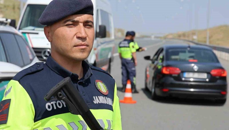 Aksaray Trafik Jandarması Otoyolda Denetimde