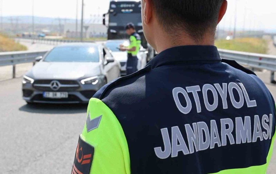 Aksaray Trafik Jandarması Otoyolda Denetimde