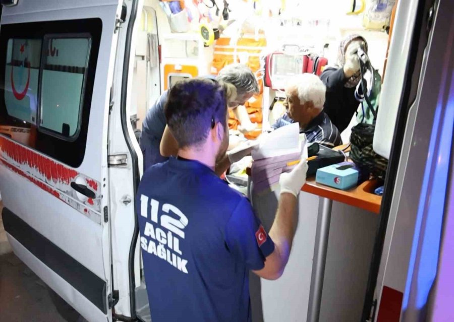 Aksaray’da Otomobil, Hafif Ticari Araca Çarptı: 4 Yaralı