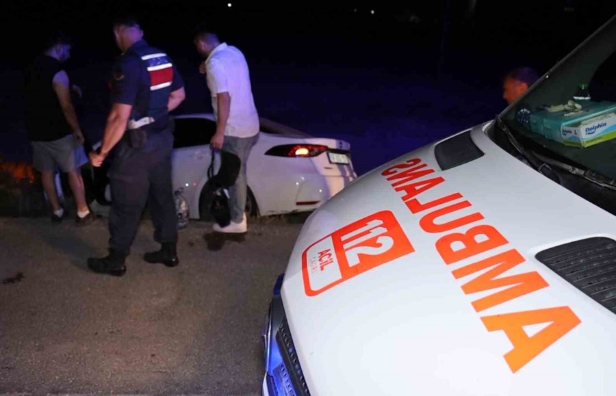 Aksaray’da Otomobil, Hafif Ticari Araca Çarptı: 4 Yaralı