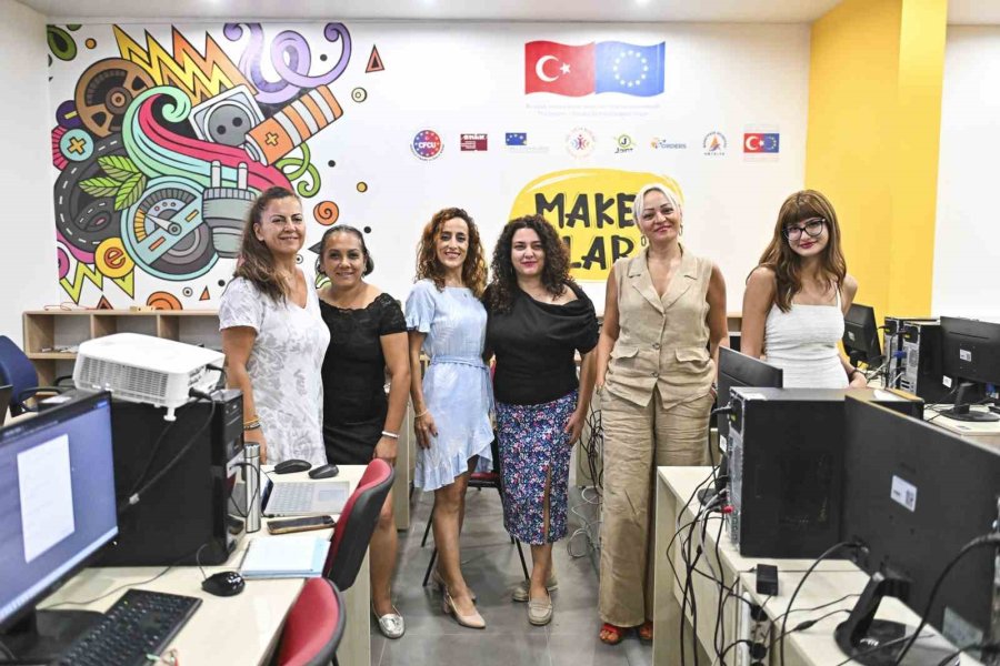 Muratpaşa’dan Kadınlara Dijital Çağ Eğitimi