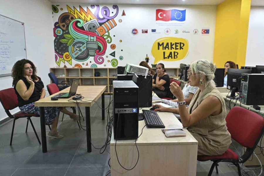 Muratpaşa’dan Kadınlara Dijital Çağ Eğitimi