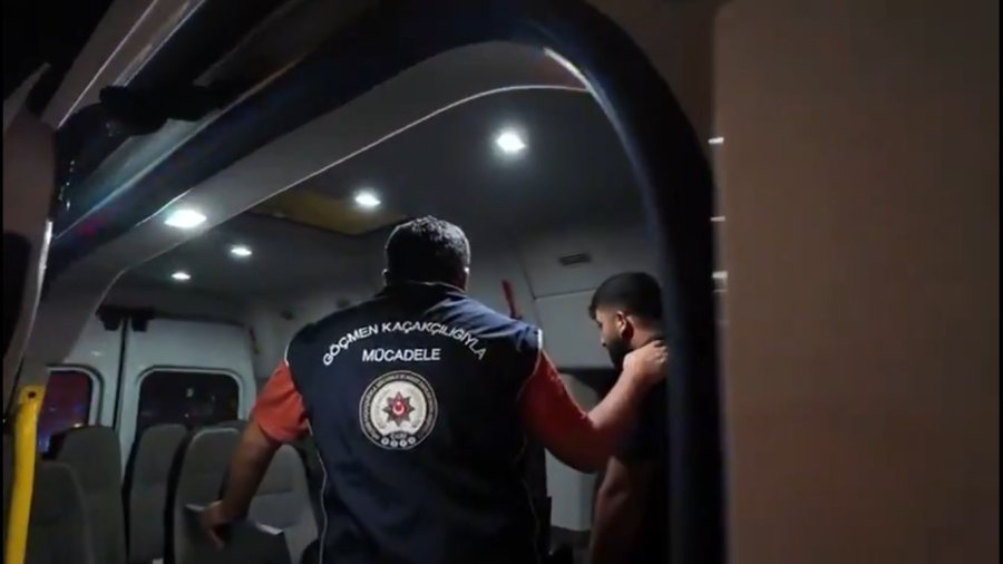 Mersin’de 12 Düzensiz Göçmen Yakalandı