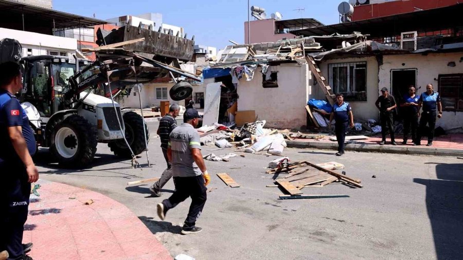 Mersin’de Hurda Ve Çöp Yığan Vatandaşa Ceza