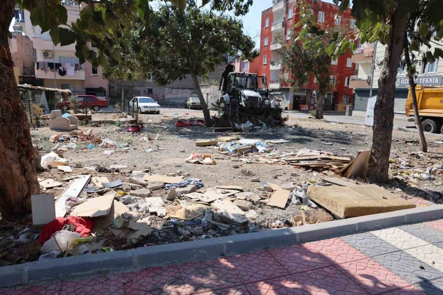 Mersin’de Hurda Ve Çöp Yığan Vatandaşa Ceza