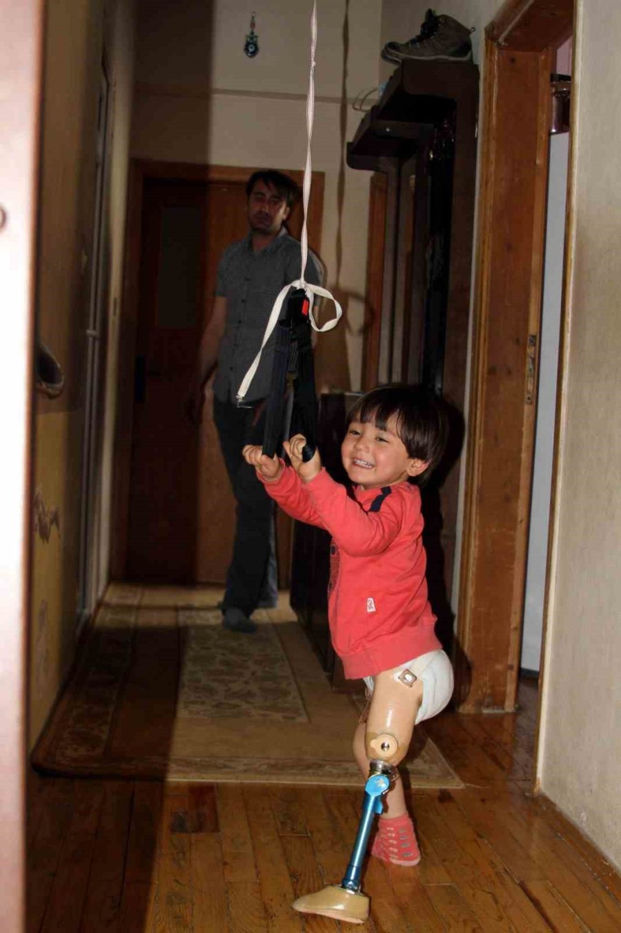 Protez Bacağı Dar Gelen Özge İçin Türkiye Ayağa Kalktı