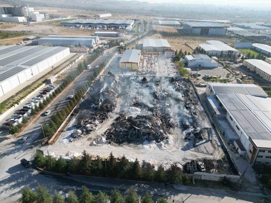 Niğde’deki Fabrika Yangını 10 Saatlik Çalışma İle Söndürüldü