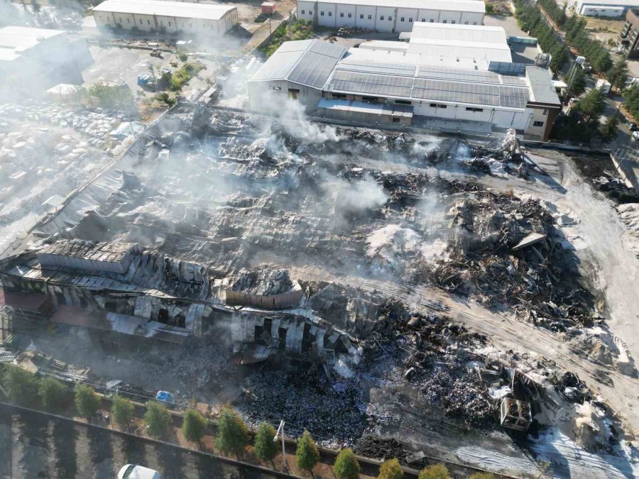 Niğde’deki Fabrika Yangını 10 Saatlik Çalışma İle Söndürüldü