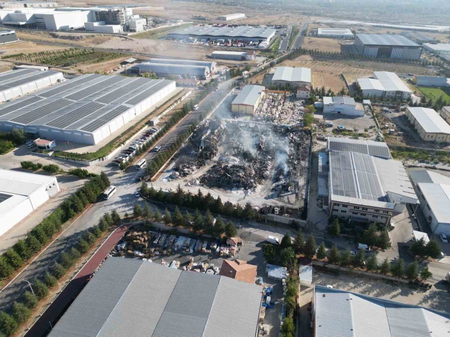 Niğde’deki Fabrika Yangını 10 Saatlik Çalışma İle Söndürüldü