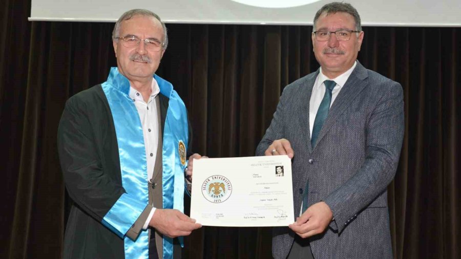 Sağlık Bilimleri Ve Fen Bilimleri Enstitülerinde Mezuniyet Heyecanı