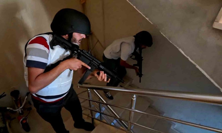 Eli Tüfekli Şahıs Film Sahnelerini Aratmayan Operasyonla Böyle Yakalandı