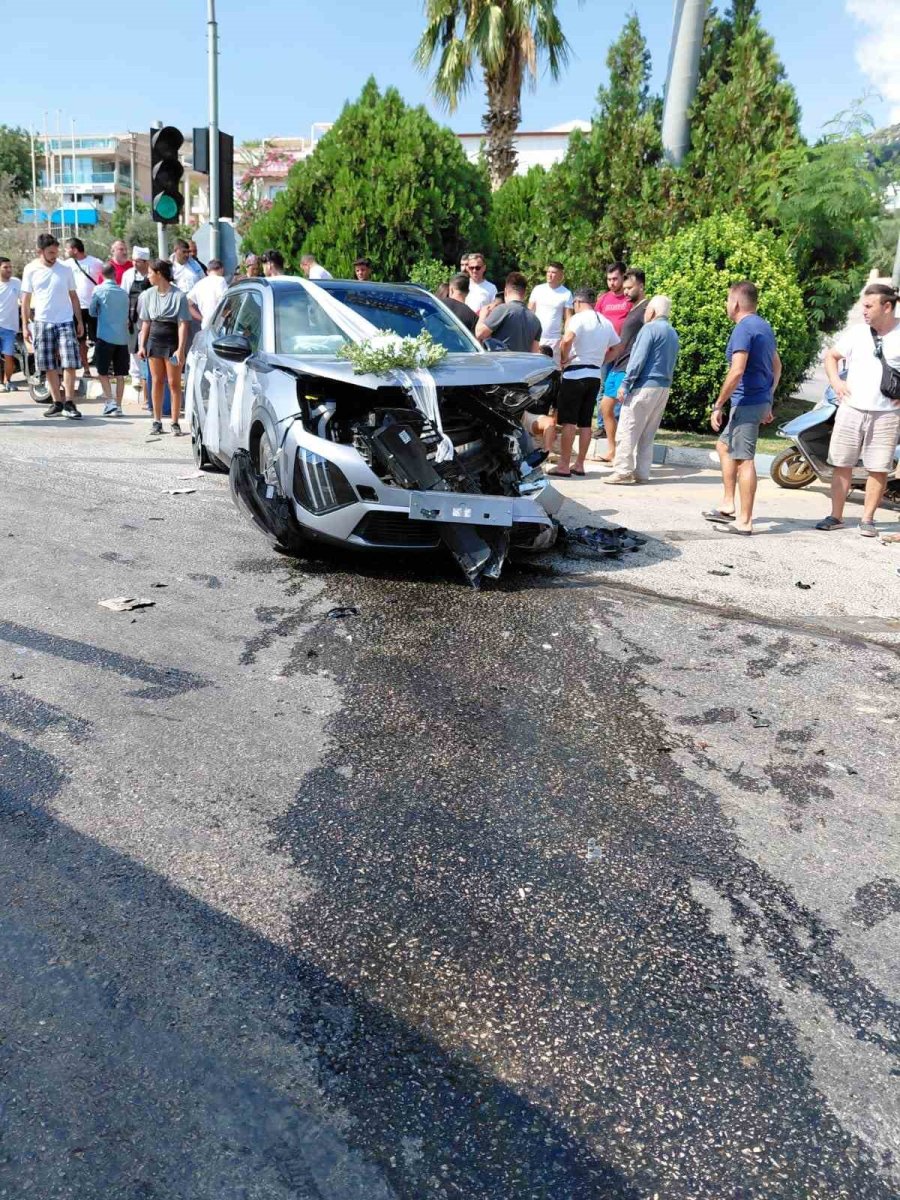 Kırmızı Işık İhlali Yapan Araç, Gelin Arabasıyla Çarpıştı: 1 Yaralı