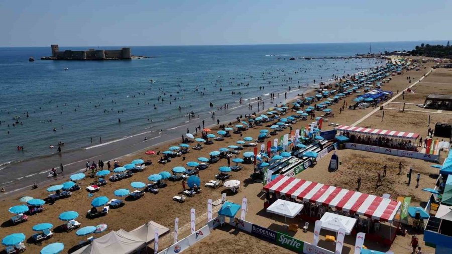 Mersin’de Plaj Voleybolu Heyecanı Başladı