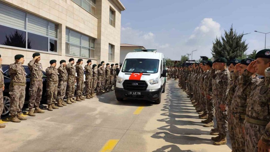 Silah Kazası Sonucu Şehit Olan Özel Harekat Polisi Memleketine Uğurlandı