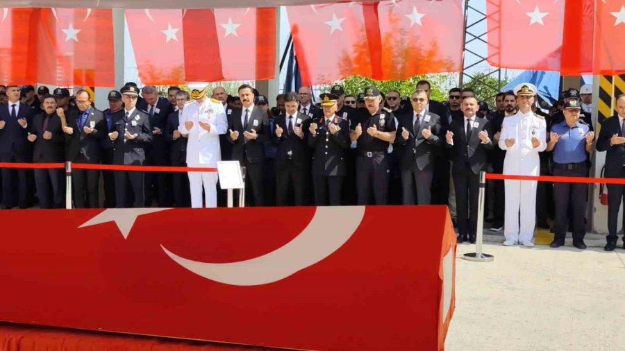 Silah Kazası Sonucu Şehit Olan Özel Harekat Polisi Memleketine Uğurlandı