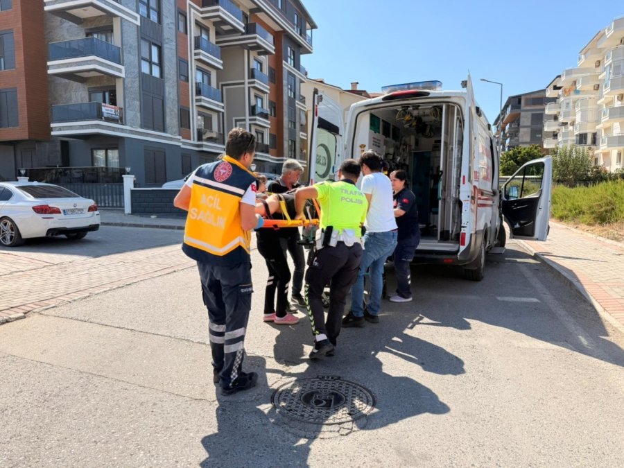 Motosikletten Düşen Sürücü Yaralandı