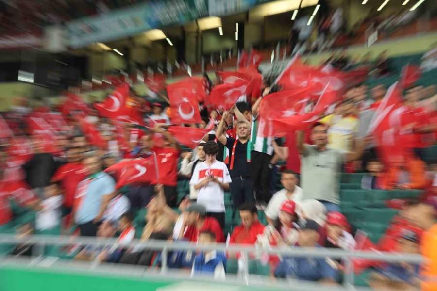 Montella, İspanya Karşısında Kazanan Kadroyu Bozmadı