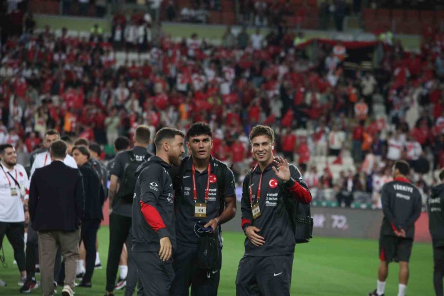 Montella, İspanya Karşısında Kazanan Kadroyu Bozmadı