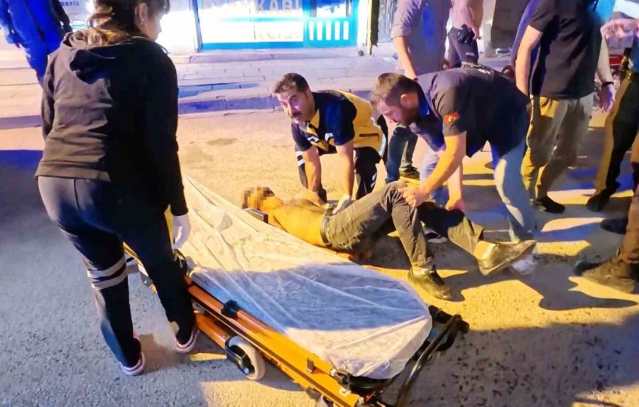 Kavgaya Müdahale Eden Polise Bıçak Ve Sandalyeli Saldırı: 2’si Polis 4 Yaralı