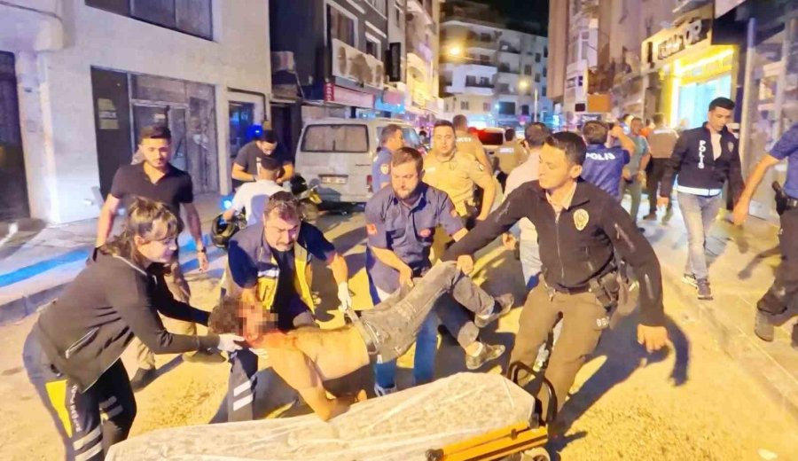 Kavgaya Müdahale Eden Polise Bıçak Ve Sandalyeli Saldırı: 2’si Polis 4 Yaralı