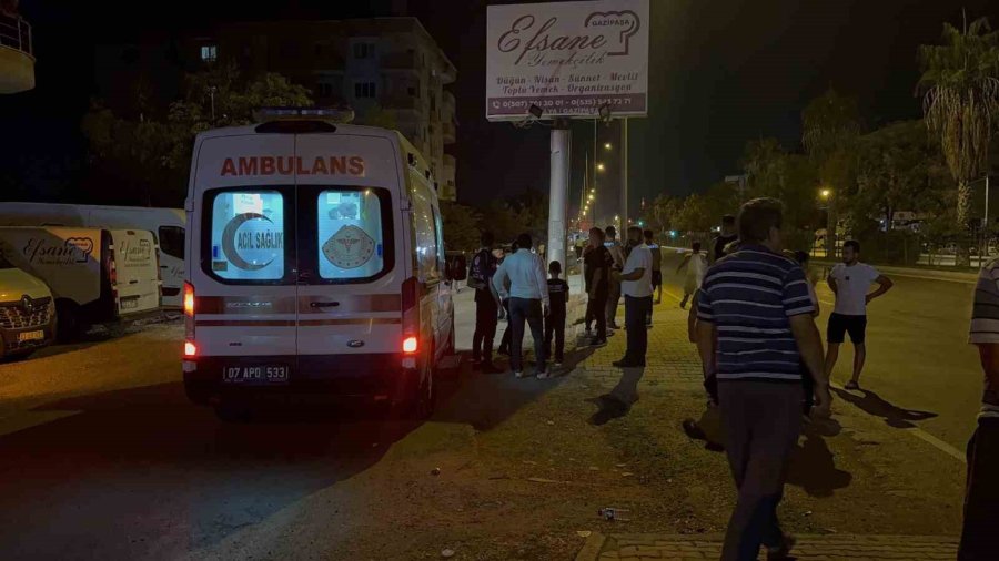 Gazipaşa’da Devrilen Kamyonetin Sürücüsü Ve Eşi Yaralandı