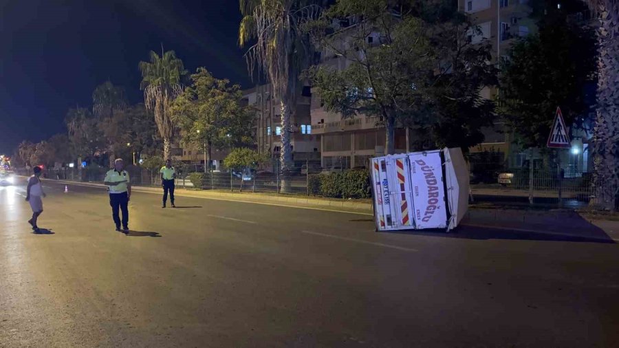 Gazipaşa’da Devrilen Kamyonetin Sürücüsü Ve Eşi Yaralandı