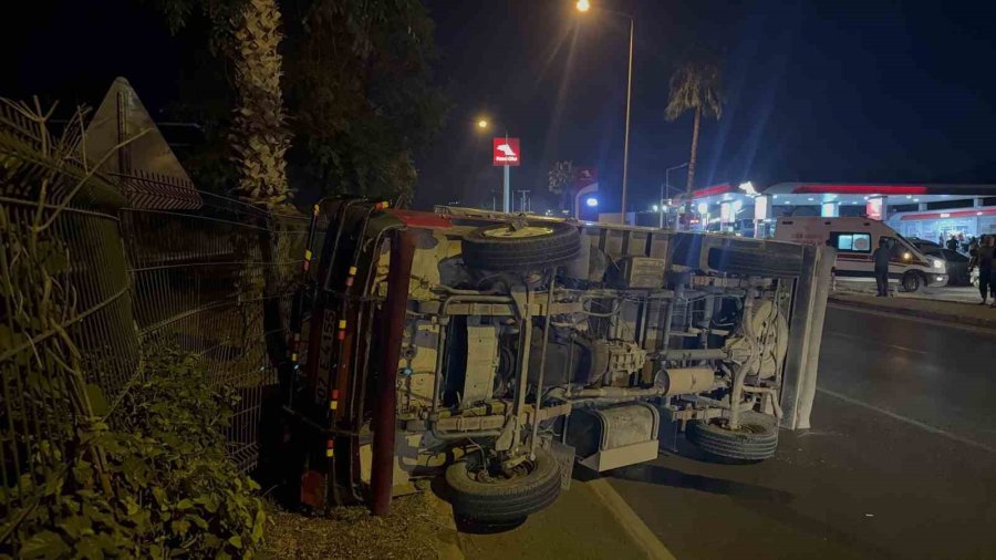 Gazipaşa’da Devrilen Kamyonetin Sürücüsü Ve Eşi Yaralandı