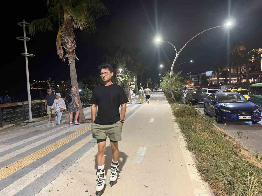 Alanya’da Sahilde Kaybolan Çocuk, Patenci Rus Kadın Sayesinde Bulundu