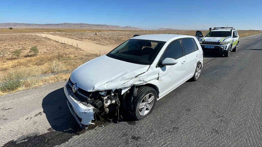 Karaman’da Bariyerlere Çarpan Otomobildeki 3 Kişilik Aile Ölümden Döndü