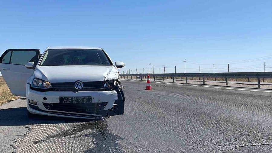 Karaman’da Bariyerlere Çarpan Otomobildeki 3 Kişilik Aile Ölümden Döndü