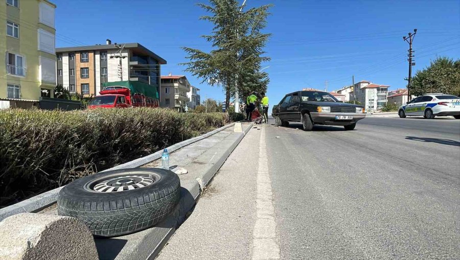 Karaman’da Karşı Şeride Geçen Otomobilin Tekeri Koptu