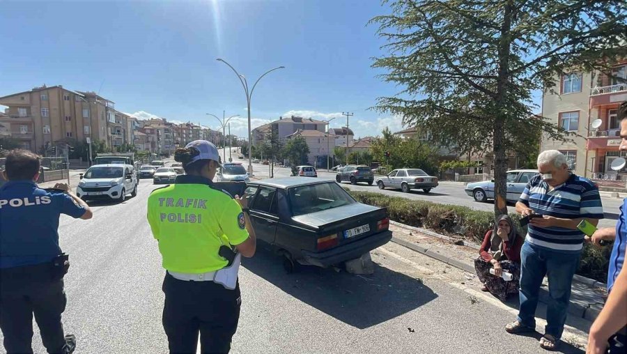 Karaman’da Karşı Şeride Geçen Otomobilin Tekeri Koptu