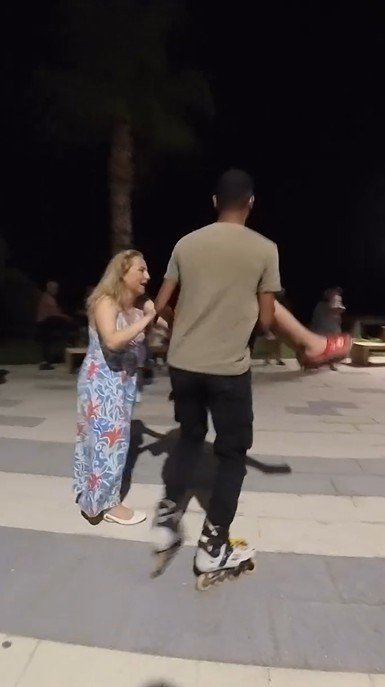 Alanya’da Sahilde Kaybolan Çocuk, Patenci Rus Kadın Sayesinde Bulundu